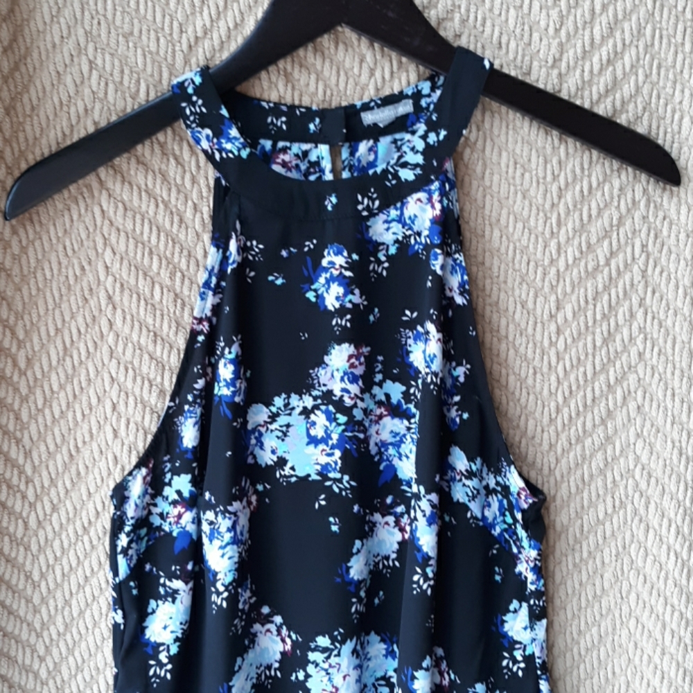 Sleeveless keyhole tank